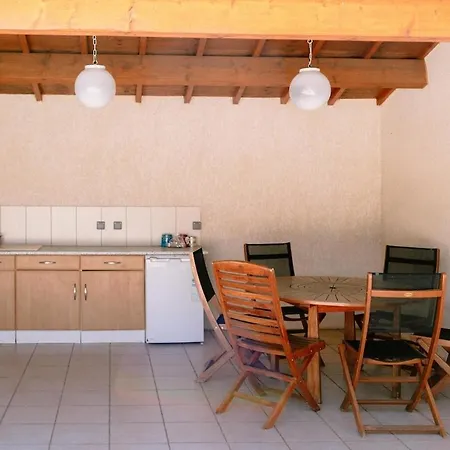 La Mancha - 8 Persons With Pool In A French Village Villa *